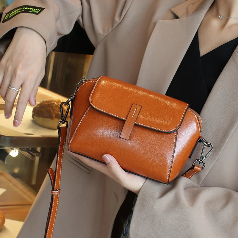 Classic Brown Crossbody Bag – Minimalist Everyday Style