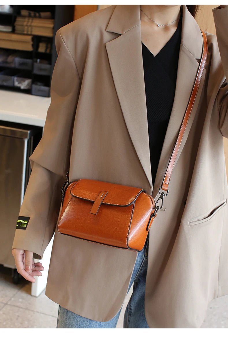 Classic Brown Crossbody Bag – Minimalist Everyday Style