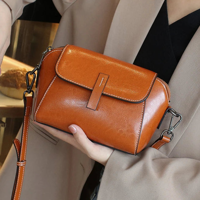 Classic Brown Crossbody Bag – Minimalist Everyday Style