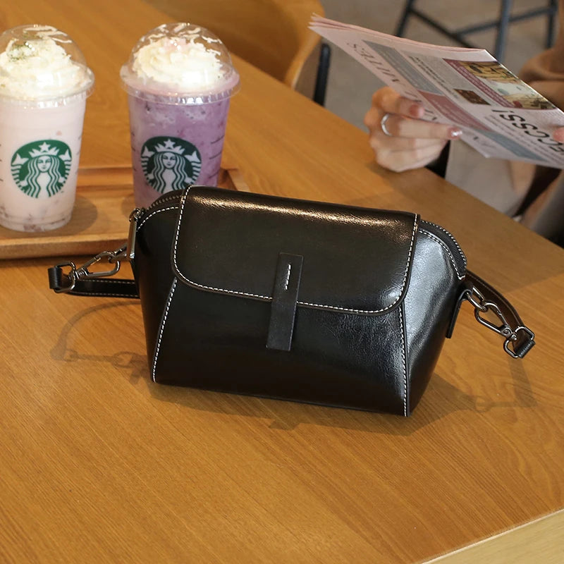 Classic Brown Crossbody Bag – Minimalist Everyday Style