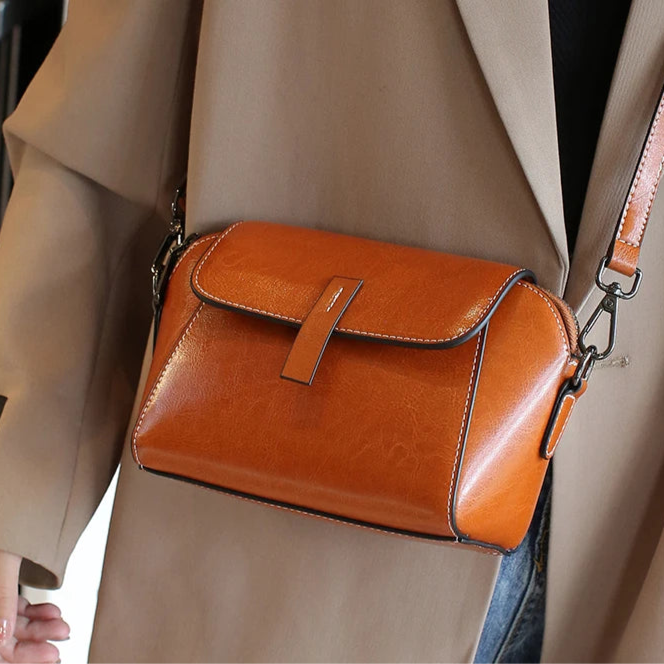 Classic Brown Crossbody Bag – Minimalist Everyday Style