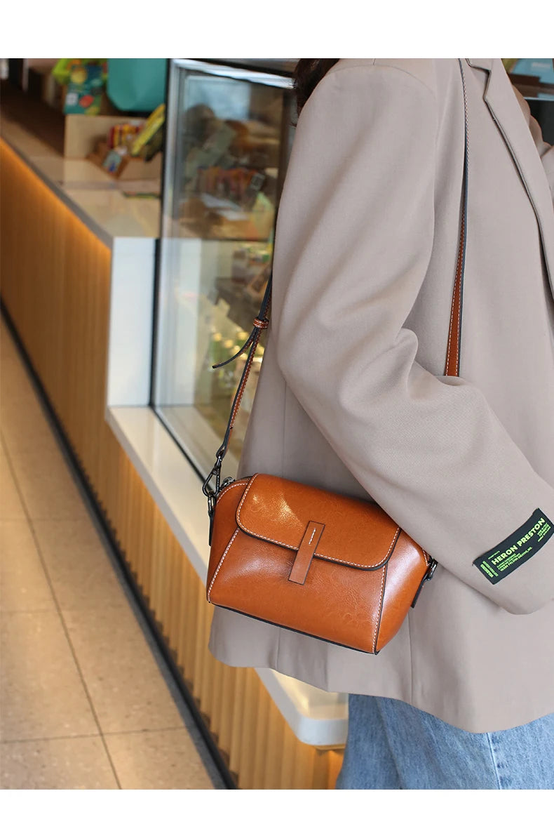 Classic Brown Crossbody Bag – Minimalist Everyday Style