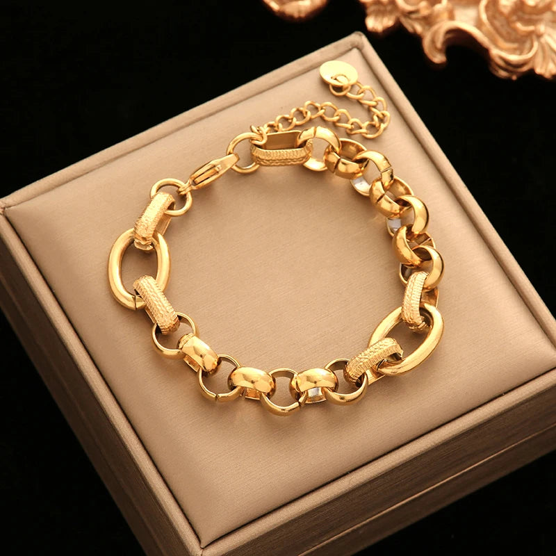 Zentra Gold Twist Bangle – Timeless & Waterproof