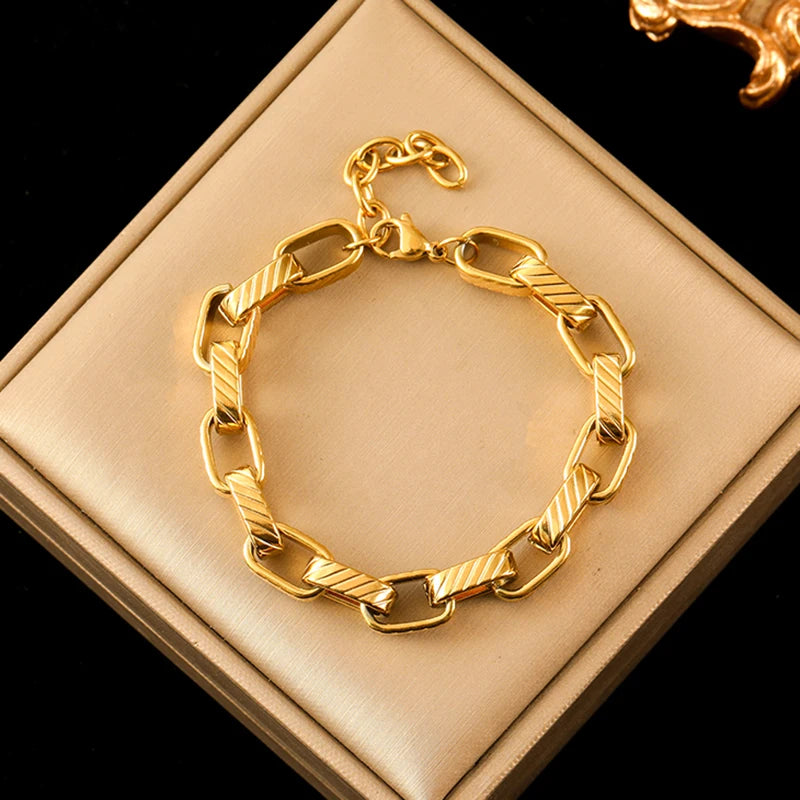 Zentra Gold Twist Bangle – Timeless & Waterproof