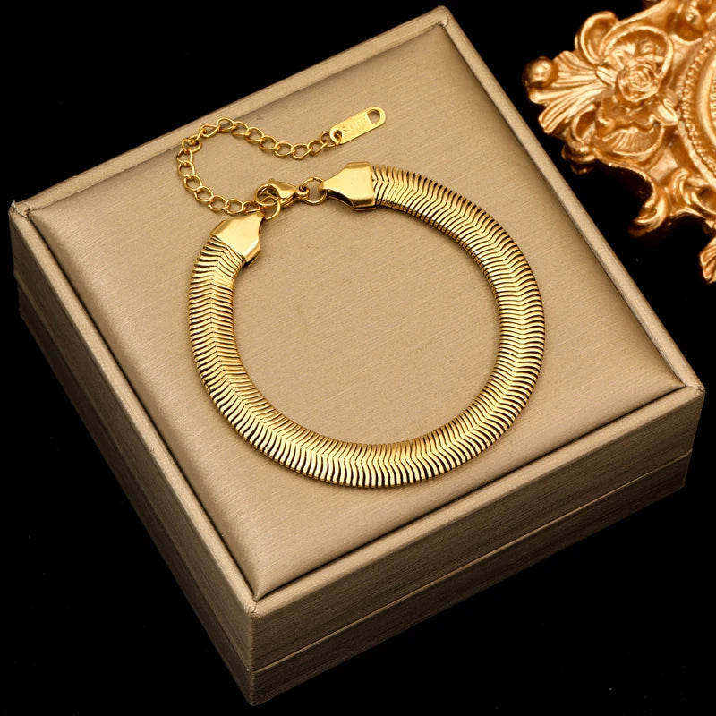 Zentra Gold Twist Bangle – Timeless & Waterproof