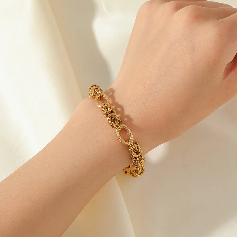 Zentra Gold Twist Bangle – Timeless & Waterproof